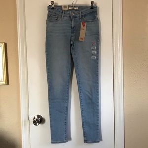 711 Skinny Levi’s Jeans, Size 0 short, 25x28